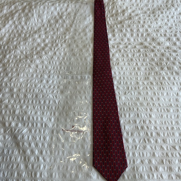 Vintage 100% silk red, blue and white pattern tie - Picture 5 of 6